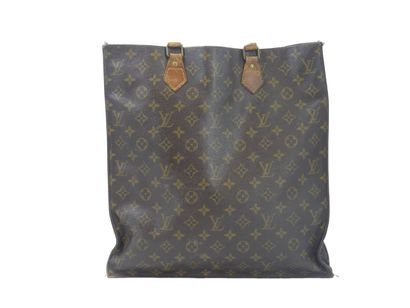 LOUIS VUITTON. Flat bag in monogram canvas...
