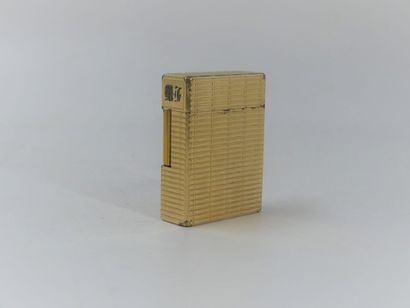 DUPONT. Lighter in gilded metal, monogrammed...