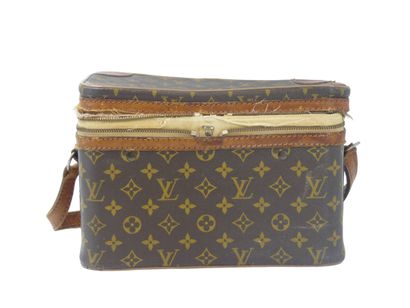 LOUIS VUITTON. Soft vanity in monogram canvas...