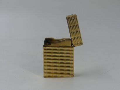 DUPONT. Lighter in gilded metal, monogrammed...