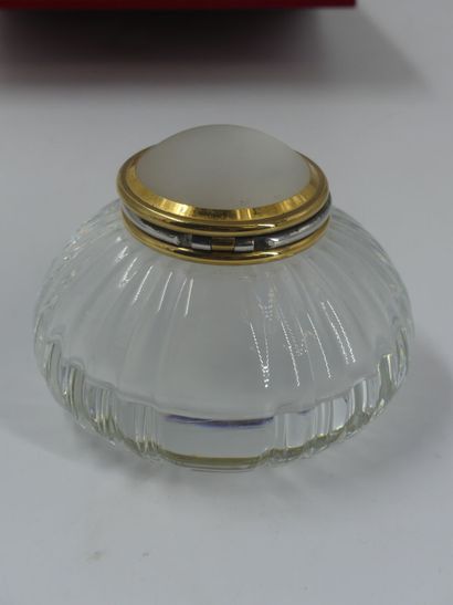CARTIER. Must. Inkwell in crystal with gadroon...