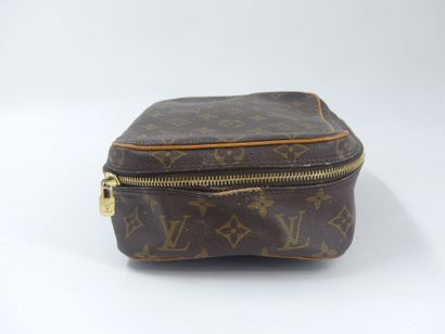 LOUIS VUITTON. Monogram canvas case. Dimensions:...