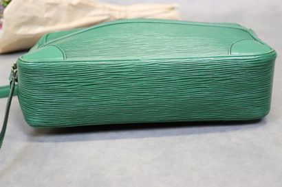LOUIS VUITTON. Green epi leather reporter...