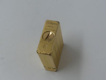 DUPONT. Lighter in gilded metal, monogrammed...