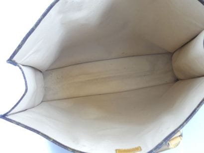 LOUIS VUITTON. Flat bag in monogram canvas...