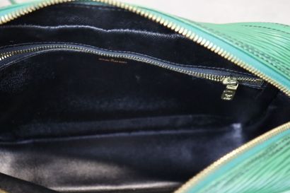 LOUIS VUITTON. Green epi leather reporter...