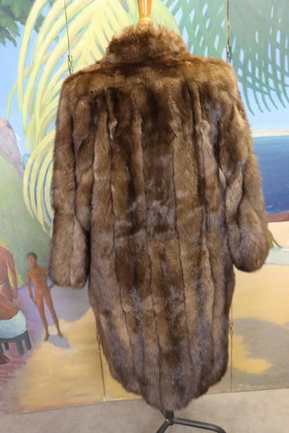 VISCARDI. Coat in sable fur, closure by two...