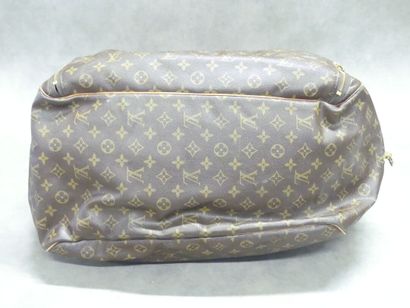 LOUIS VUITTON. Soft travel bag in monogram...
