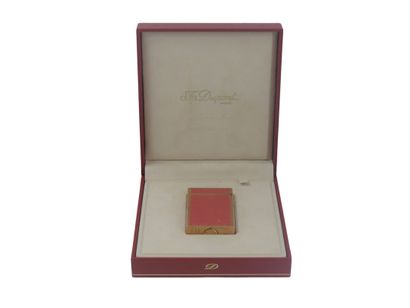DUPONT. Lighter in gilded metal and pink...