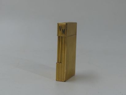 DUPONT. Lighter in gilded metal, monogrammed...