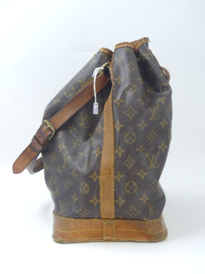 LOUIS VUITTON. Noé bag in monogram canvas...