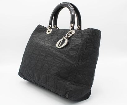 DIOR. Sac à main Lady Dior grand modèle en...