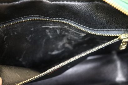 LOUIS VUITTON. Green epi leather reporter...