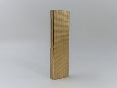 DUPONT. Table lighter in gilded metal, signed...