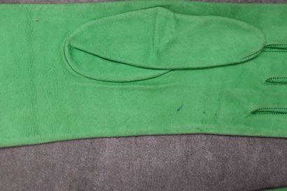 HERMES. Pair of gloves in green skin. With...
