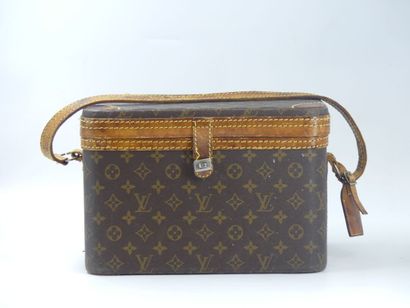 LOUIS VUITTON. Vanity in monogram canvas...