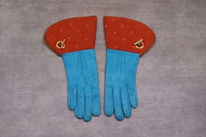 HERMES. Pair of turquoise leather gloves...
