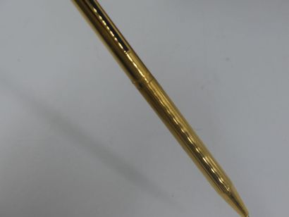 DUPONT. Ballpoint pen in silver gilt, signed,...