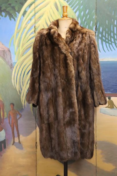 VISCARDI. Coat in sable fur, closure by two...