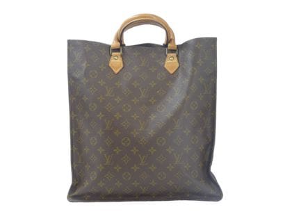 LOUIS VUITTON. Flat bag in monogram canvas...
