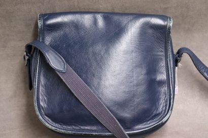 HERMES. Duffle bag in navy blue leather,...
