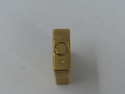 DUPONT. Lighter in gilded metal, monogrammed...