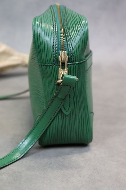 LOUIS VUITTON. Green epi leather reporter...