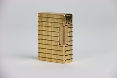 S.T. DUPONT BRIQUET of Lady in gilded metal...