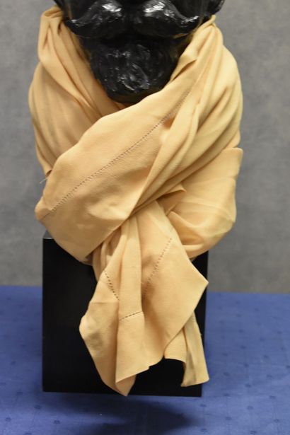 Giorgio ARMANI. Important scarf in beige...