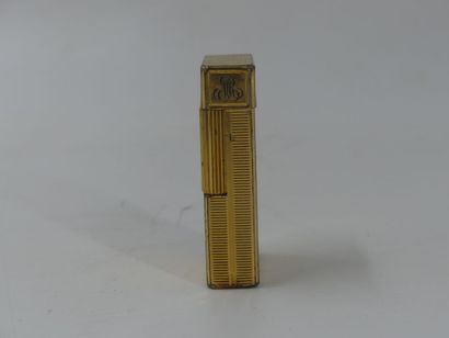 DUPONT. Lighter in gilded metal, monogrammed...