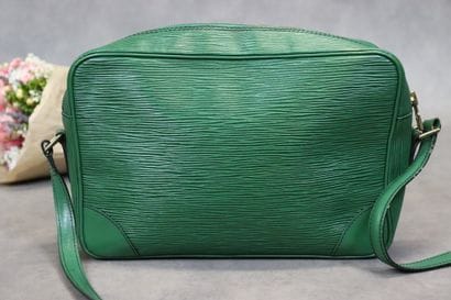 LOUIS VUITTON. Green epi leather reporter...