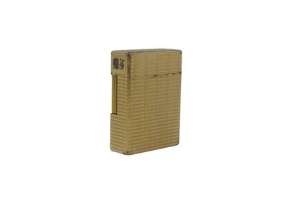DUPONT. Lighter in gilded metal, monogrammed...