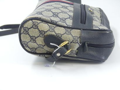 GUCCI. Shoulder bag in navy blue leather...