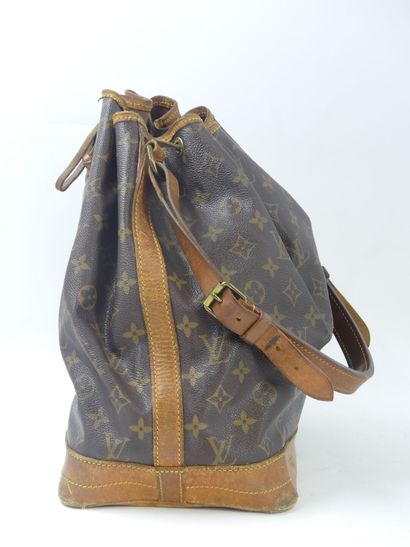LOUIS VUITTON. Noé bag in monogram canvas...