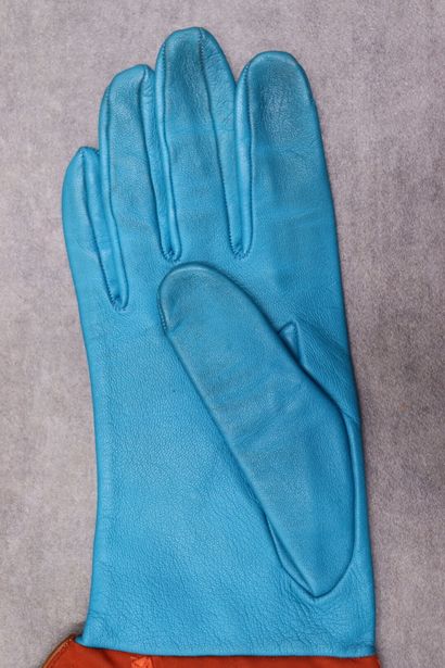 HERMES. Pair of turquoise leather gloves...