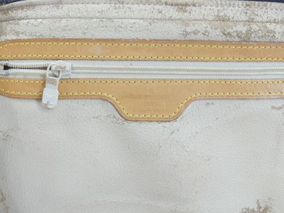 LOUIS VUITTON. Monogram canvas case. Dimensions:...