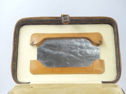 LOUIS VUITTON. Vanity in monogram canvas...