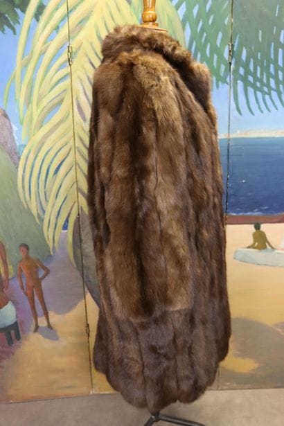 VISCARDI. Coat in sable fur, closure by two...