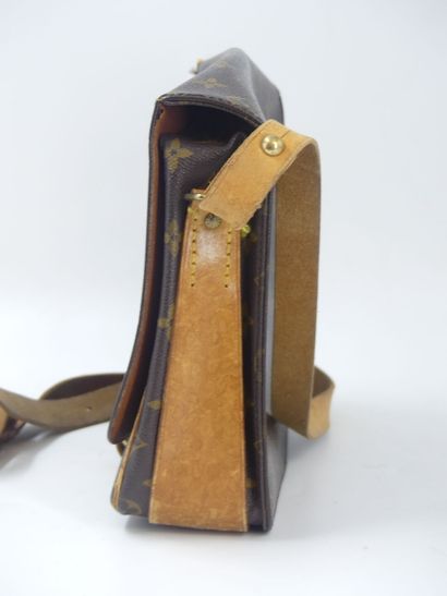 LOUIS VUITTON. Cartridge bag in monogram...