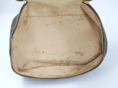 LOUIS VUITTON. Monogram canvas case. Dimensions:...
