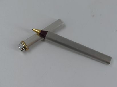 CARTIER. Ballpoint pen in silver plated metal,...