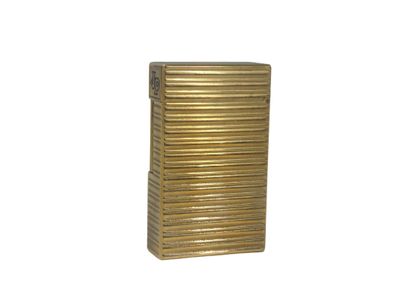 DUPONT. Lighter in gilded metal, monogrammed...