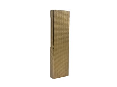 DUPONT. Table lighter in gilded metal, signed...
