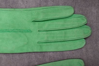 HERMES. Pair of gloves in green skin. With...