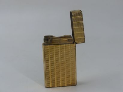 DUPONT. Lighter in gilded metal, monogrammed...