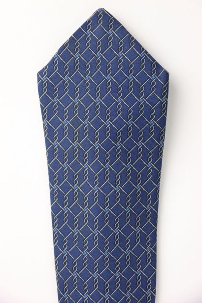 HERMES. Dark blue tie, in its box in perfect...