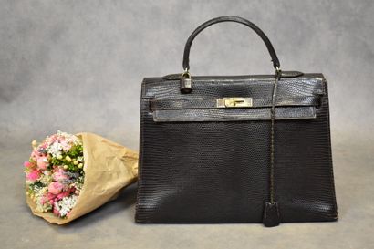 HERMES. Modèle Kelly sellier. Sac à main...