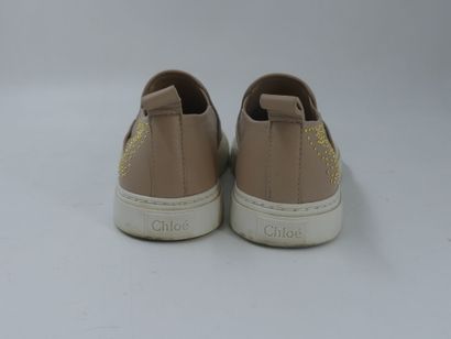 CHLOE. Pair of shoes in pink beige leather...