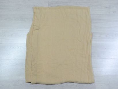 Giorgio ARMANI. Important scarf in beige...