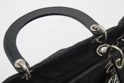 DIOR. Sac à main Lady Dior grand modèle en...